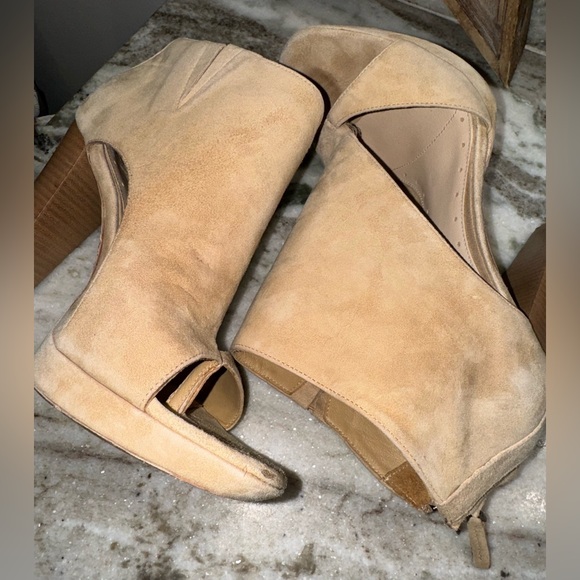 BCBG Max Azria Suede Maia Heels 8.5 - Picture 5 of 11